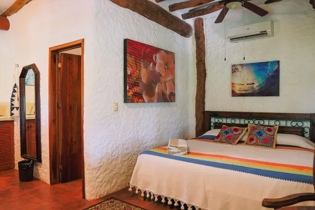 شقة بسرير كينج بإطلالة على المسبح مع أريكة بمطبخ صغير، Ensueno Holbox & Beach Club 2/2