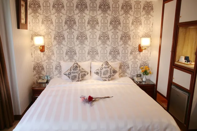 غرفة كلاسيكية بسرير كوين، Silken Hotel 3/6