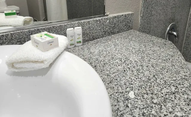غرفة بسرير كينج لذوي الإعاقة، Motel6 San Antonio Tx Airport 3/3