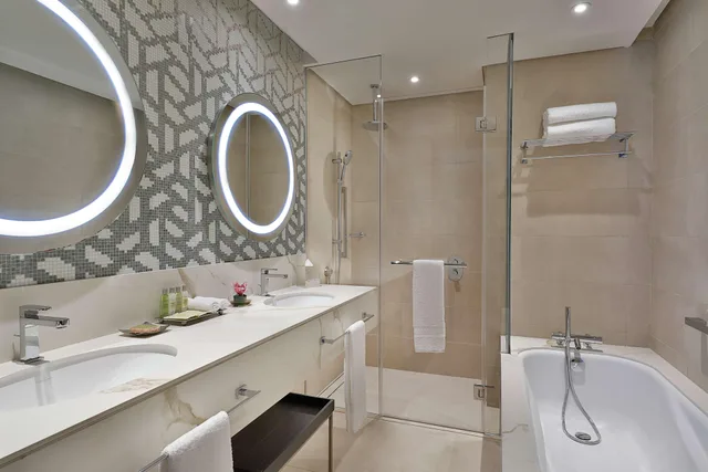 جناح ديلوكس بمطبخ صغير، Hilton Doha The Pearl Residences 2/2