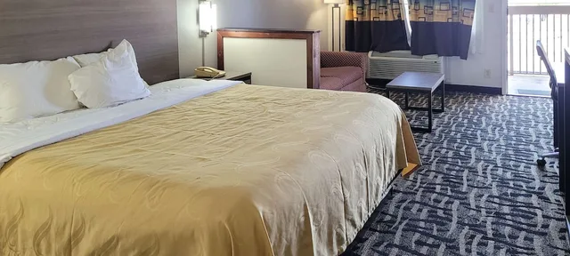 جناح ديلوكس بسرير كينج بجاكوزي للمدخنين، Motel6 Jackson, MS - Southwest 5/9