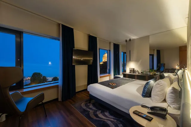 Plus, Urban، Hotel Clark Budapest 1/3