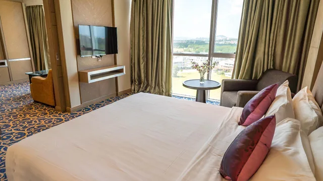 Suite, The Klagan Regency 1/2