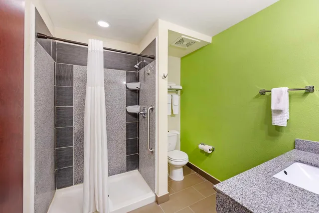 جناح بسرير كينج مع أريكة بمطبخ صغير، Best Western Plus Pratt 3/3