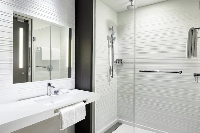 غرفة بسرير كينج لذوي الإعاقة، Ac Hotel By Marriott Oklahoma City Bricktown 2/4
