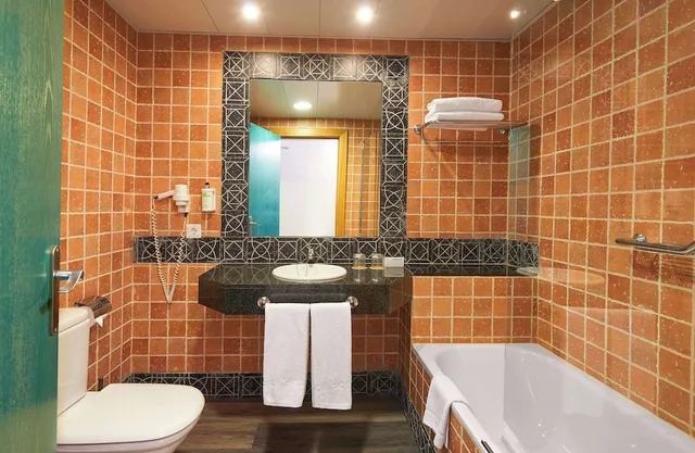 Family, Twin Beds, Sofa, Sun Room، Sol Barbados 3/3