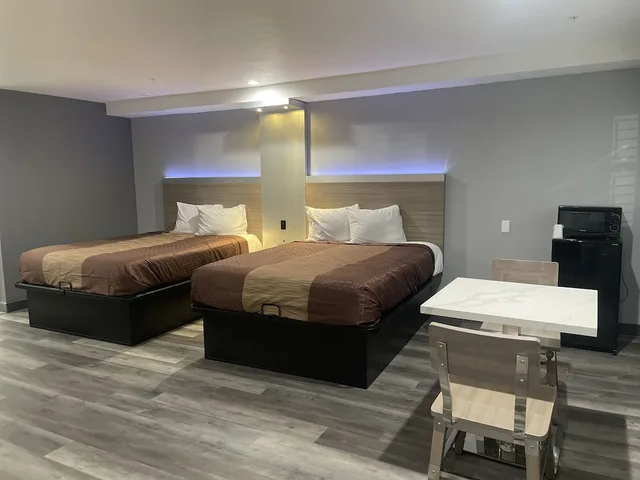 غرفة بسريرين كوين، Travelodge by Wyndham Whittier 1/3