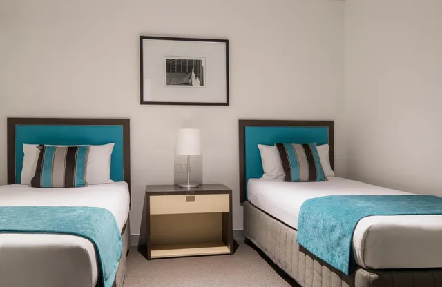 جناح عائلي بسرير كينج وسريرين منفصلين، Novotel Melbourne on Collins 11/17