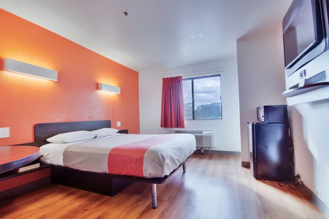 غرفة ديلوكس بسرير كوين، Motel6 Dallas, TX - Fair Park 1/7