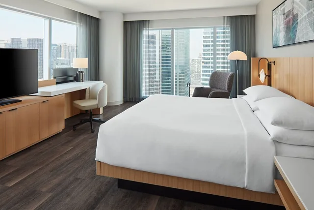 Guest Room, King Bed, Tower View، Delta Toronto 9/14
