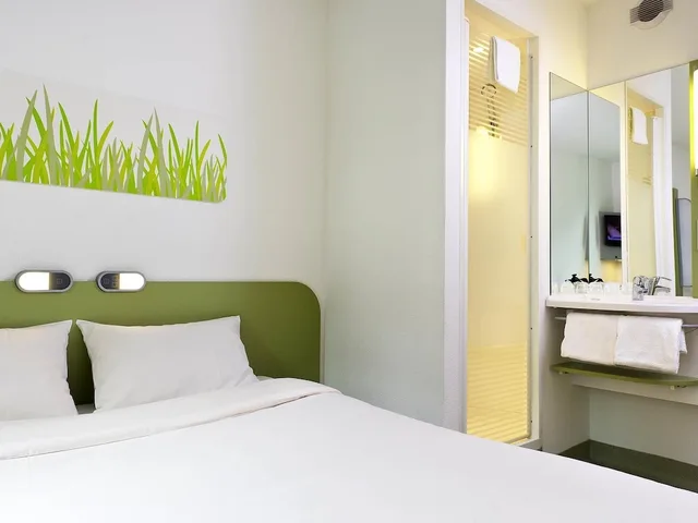 غرفة ثلاثية بسرير مزدوج وسرير بطابقين، Ibis Budget Rambouillet 1/4