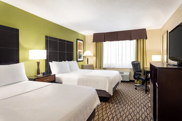 غرفة قياسية بسريرين كوين، Holiday Inn Express Hotel Suites Edmond 3/8