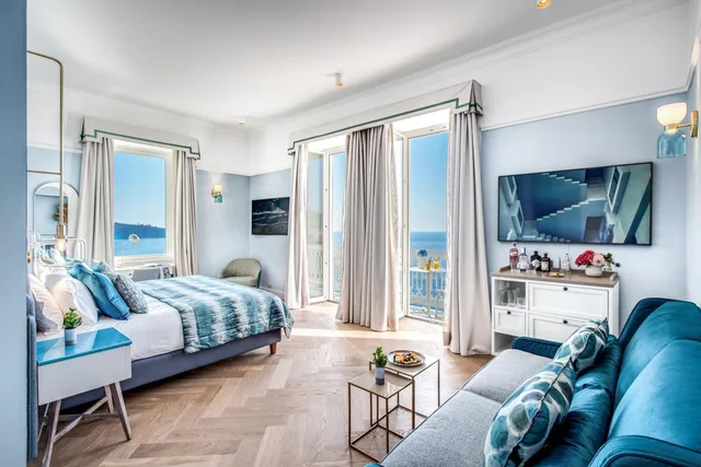 جناح جونيور بسرير كينج بإطلالة على البحر مع أريكة، Hotel Mediterraneo Sorrento 1/3