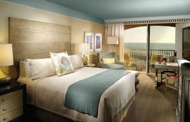 غرفة بريميير بسرير كينج بإطلالة على المسبح والبحر، Omni Amelia Island Plantation Resort 7/10