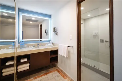 غرفة فاخرة بسرير مزدوج أو سريرين منفصلين بإطلالة على البحر، Wyndham Grand Cancun All Inclusive Resort & Villas 4/4