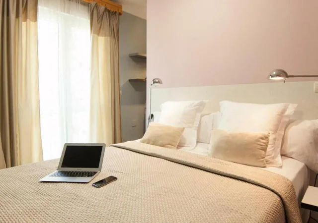 غرفة بسرير مزدوج بشرفة، Villa Lorena Malaga 3/6