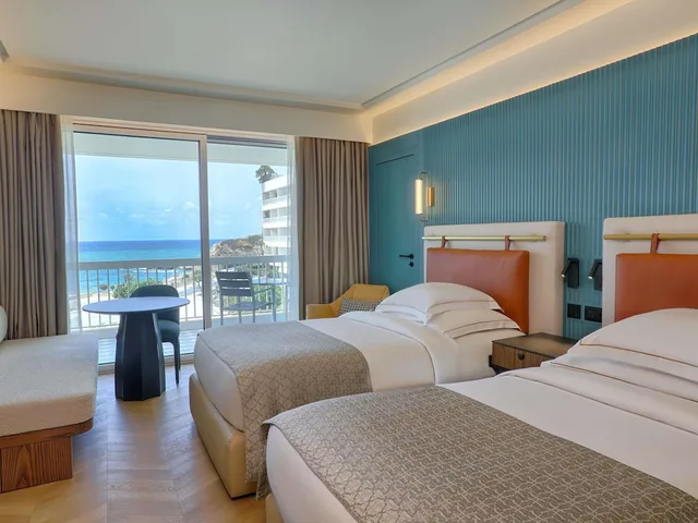 Diplomat, Suite, King Bed, Sea View، Movenpick Hotel Beirut 2/10