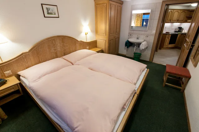 2 Bedrooms, Apartment, 2 Murphy Beds, 3 Beds, Mountain View, Corner، Appartements Zermatt Paradies 1/2