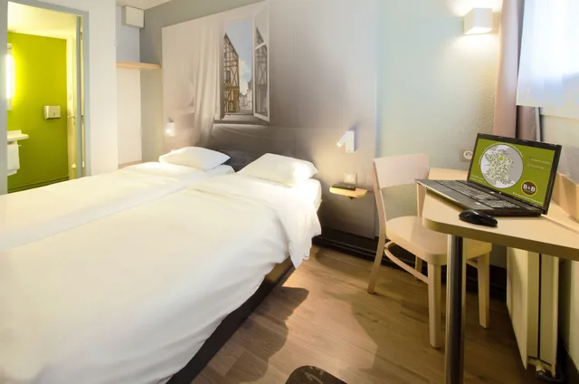 غرفة بسريرين منفصلين، B&B HOTEL Chartres Le Forum 3/4