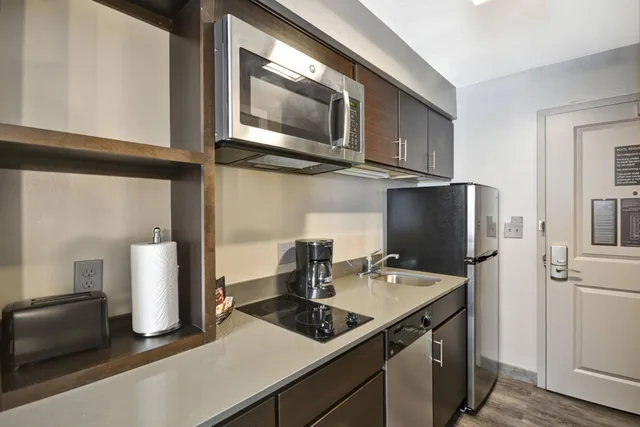 استوديو بسرير كوين بحوض استحمام لذوي الإعاقة، TOWNEPLACE SUITES CRANBURY SOUTH BRUNSWICK 4/5