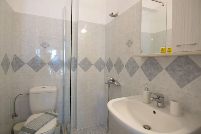 Semi Basement, Deluxe, Basement, Double or Twin Bed، Camara Hotel 5/7