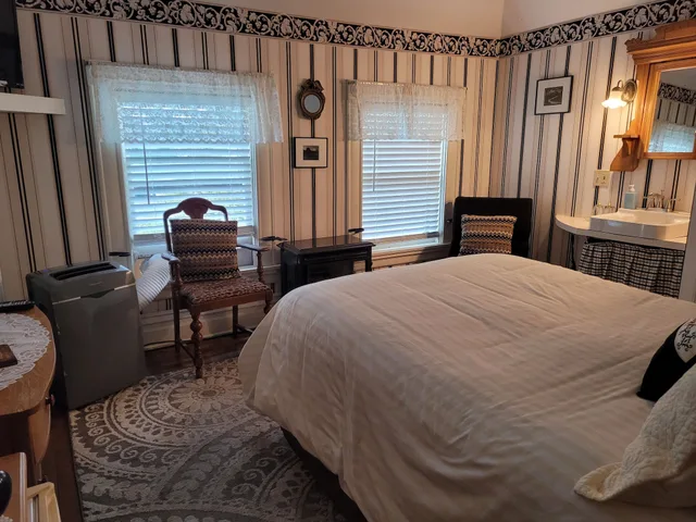 غرفة قياسية بسرير كوين، The Inn at Ludington 2/7