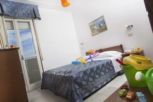 Standard, Twin Beds, Hotel King 1/1