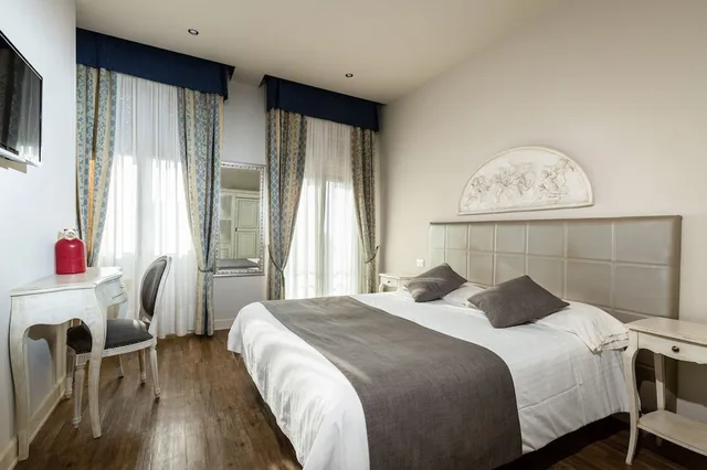 Comfort, Double or Twin Bed, Partial Lake View، Marconi 1/4