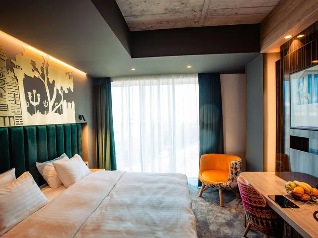 Room, Queen Bed, Mercure Timisoara 1/2