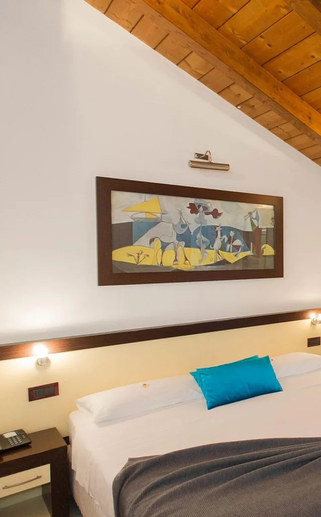 غرفة سوبيريور بسرير كوين، Bleis Hotel 2/5
