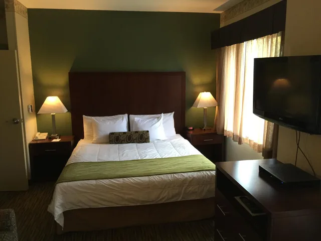 Suite, King Bed, Sofa, Kitchen, Hawthorn Suites by Wyndham Rancho Cordova/Folsom 6/10
