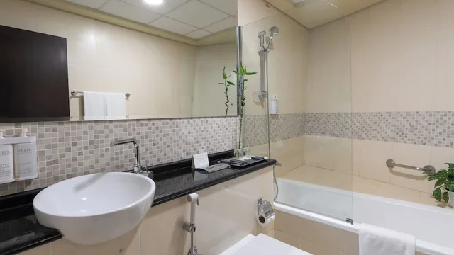 1 Bedroom, Club, Apartment, Queen Bed, Citadines Metro Central Dubai Ex Auris Metro Central Hotel Apartments 6/9