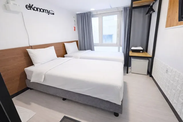 غرفة بسريرين منفصلين، Ekonomy Hotel Myeongdong Premier 5/10