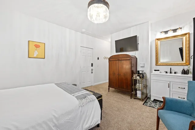 Classic, Queen Bed, The Adagio Bed and Breakfast 1/3