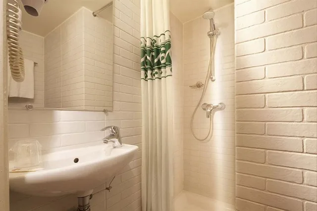 Standard, Double Bed, HOTEL SAINT-ROCH 3/3