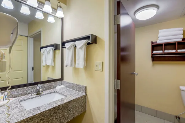 غرفة قياسية بسريرين كوين، Comfort Inn and Suites Hillsville I-77 8/8