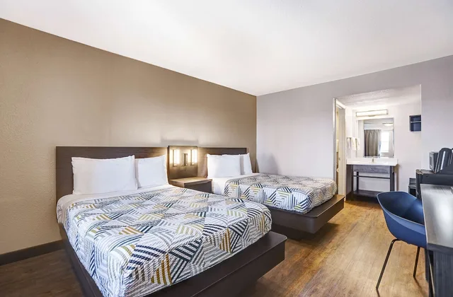 Deluxe, 2 Double Beds, Motel6 Amarillo, TX - Airport 1/9