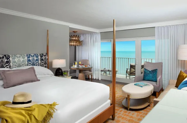 Room, King Bed, Beach Front, Sofa، La Playa Beach Resort 2/10
