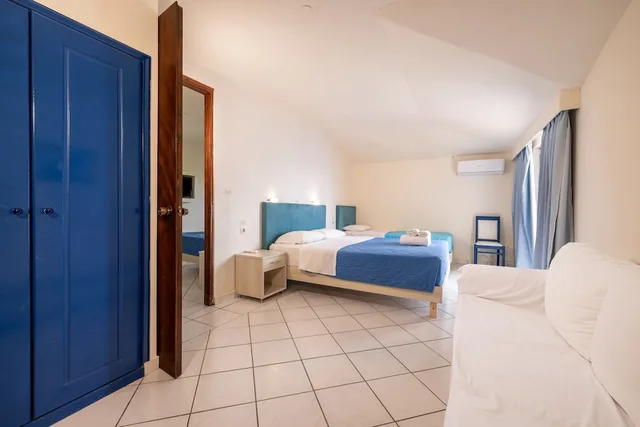 Family, 1 Double and 3 Single Beds، Porto Koukla Beach Hotel 7/10