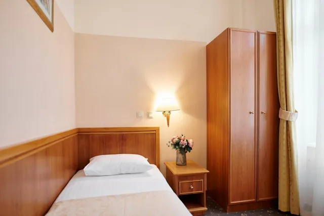 Room, Single, Street View، Hotel Lovran 6/16