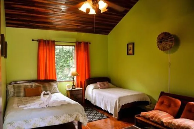 غرفة بسرير مزدوج وسرير فردي، The Cariari Bed and Breakfast 1/5