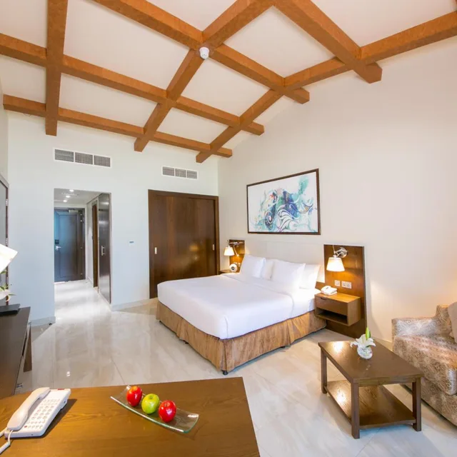 Premium, Chalet, King Bed, Beach Front, Private Garden, Terrace، Danat Jebel Dhanna Resort 3/7