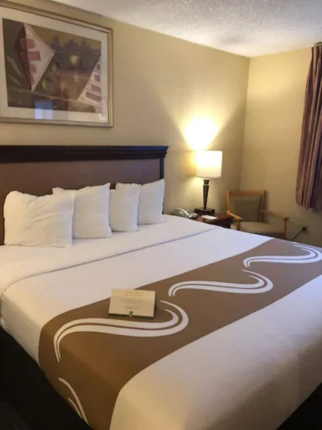 غرفة قياسية بسرير كينج، Quality Inn SeaTac Airport Seattle 1/6