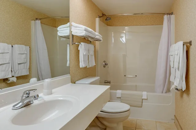 2 Bedrooms, Suite, 2 Queen Beds, Sofa, Ogunquit Hotel 9/10