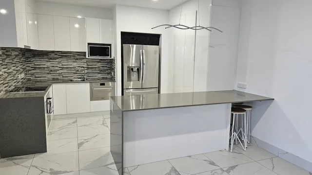2 Bedrooms, Queen and Twin Beds, Low Floor, Clubb Coolum Beach Resort 3/3