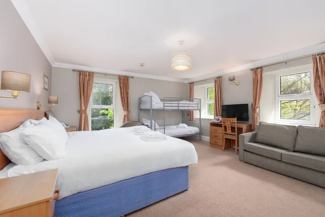 غرفة عائلية بسرير مزدوج وسرير بطابقين لذوي الإعاقة، Windermere Manor 2/7