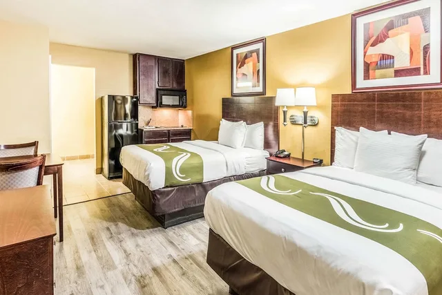 Efficiency, 2 Double Beds, Quality Inn Corsicana, TX 1/3