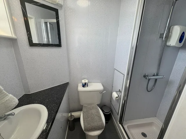 Silver, Family, 1 Double and 1 Single Bed، Hotel Mon Ami 8/10