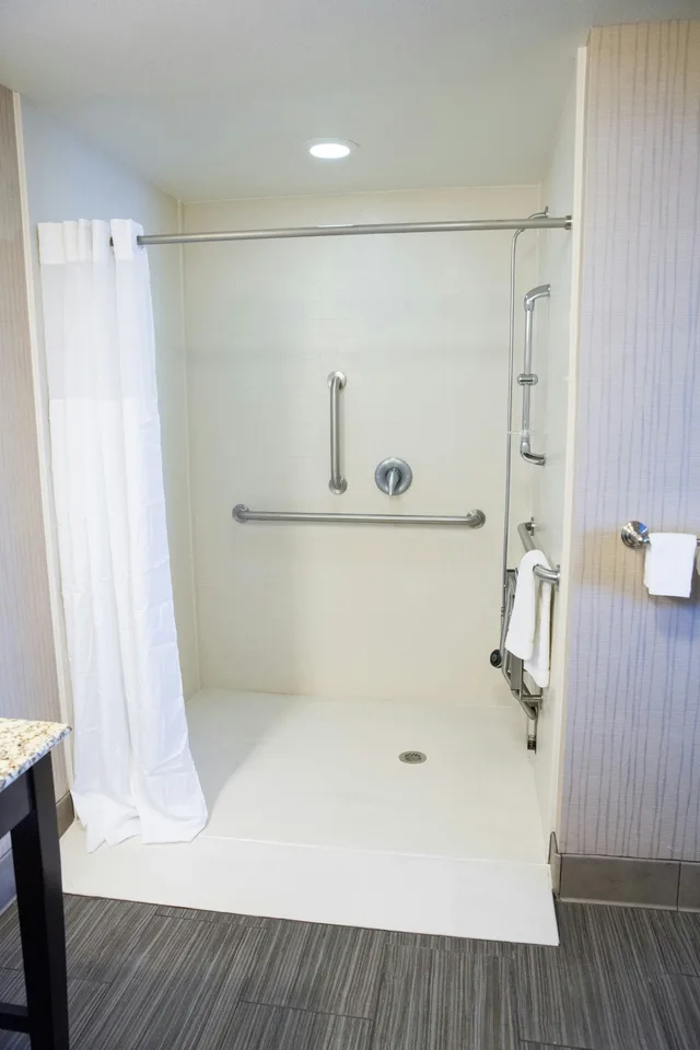 استوديو بسرير كينج لذوي الإعاقة، Hampton Inn And Suites Bismarck Northwest 2/2