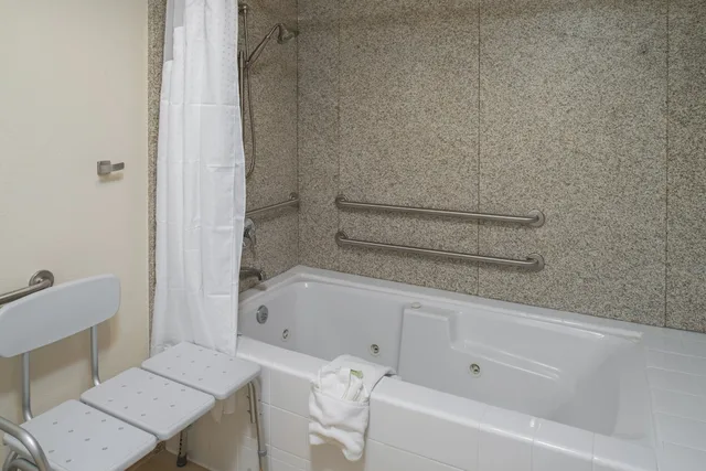 غرفة قياسية بسريرين كوين لذوي الإعاقة، Holiday Inn Express Rocklin - Galleria Area 7/9